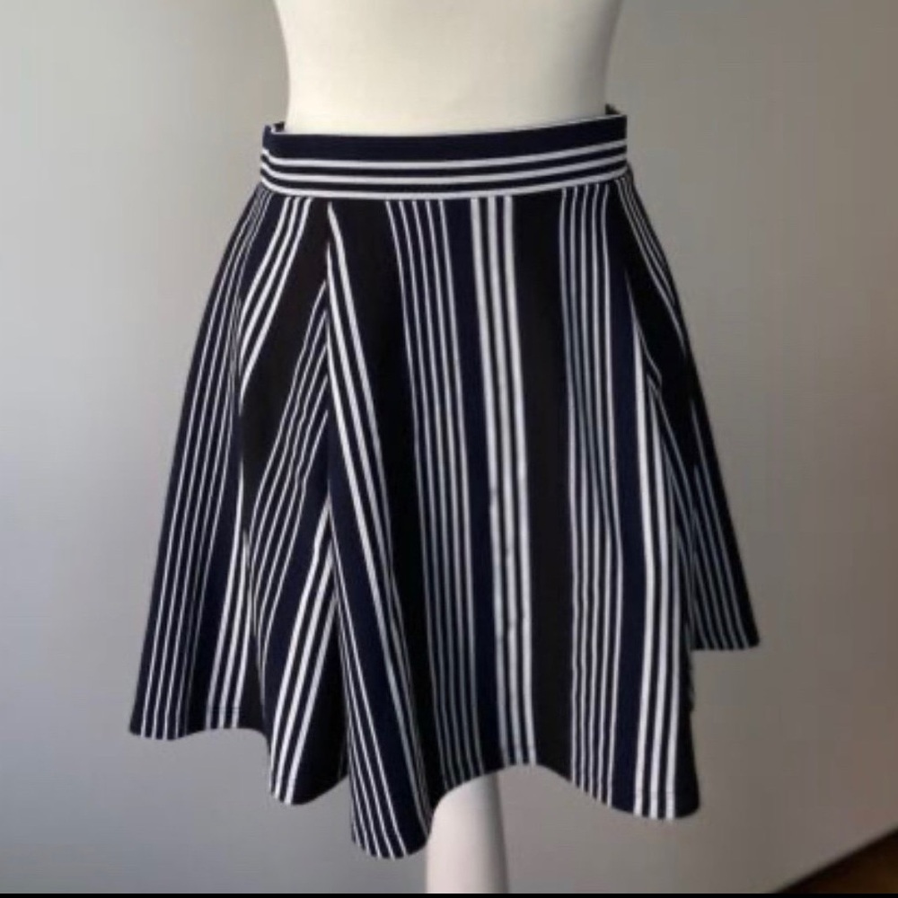 DIVIDED Skirt‎